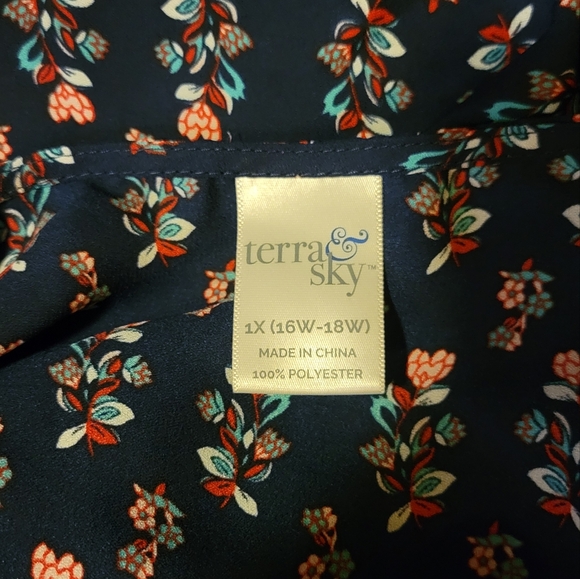 ✨️$3 or 2 for $5✨️Terra & Sky sleeveless blouse - Picture 4 of 12